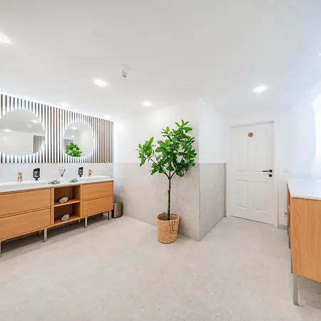 The Peak By Home1 Hostel *